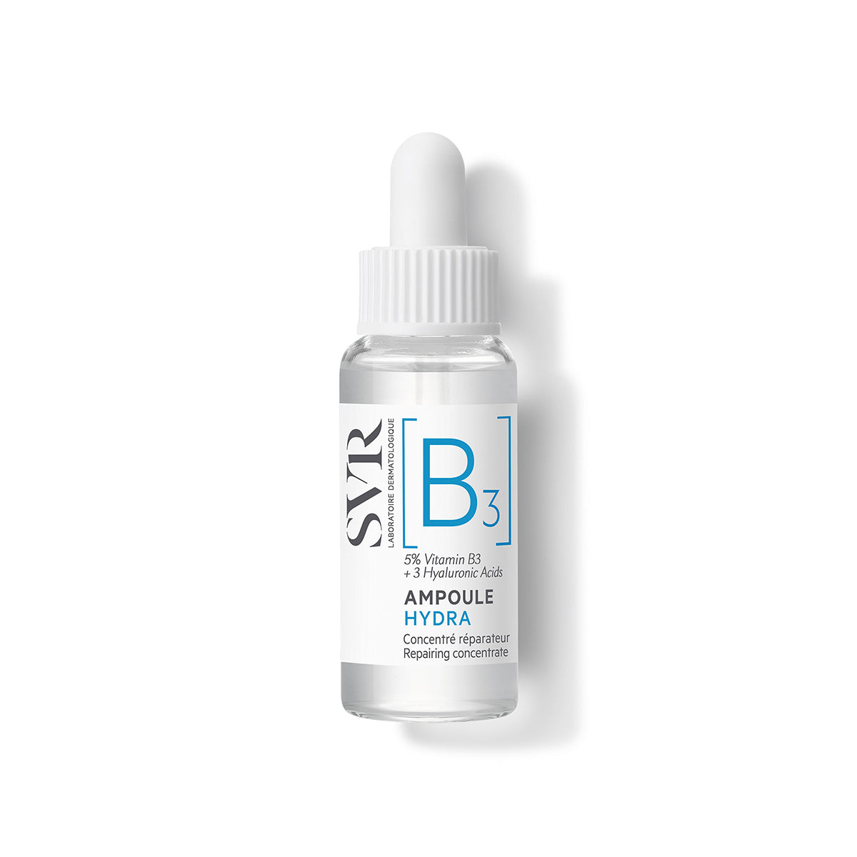 Flacon en verre transparent de sérum SVR Ampoule Hydra avec pipette blanche et étiquette bleue et noire sur fond blanc.