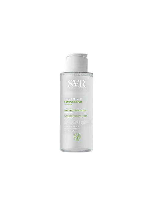 Flacon transparent d'eau micellaire SVR Sebiaclear avec bouchon blanc, conçu pour les peaux grasses à tendance acnéique.